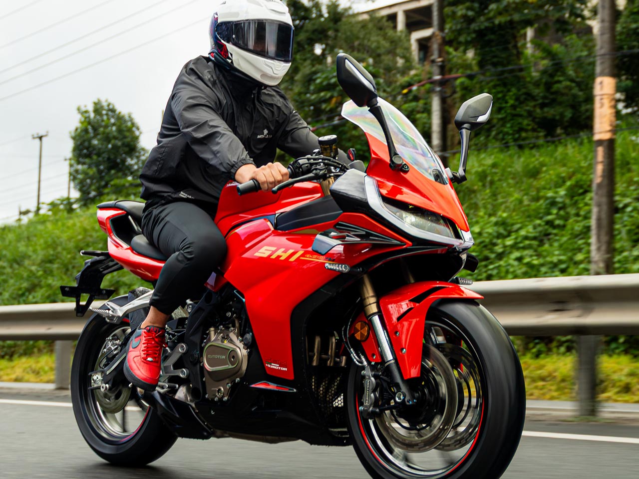 Potência de ZX-4RR, mas por R$ 10 mil a menos? Shineray lança esportiva 4 cilindros
