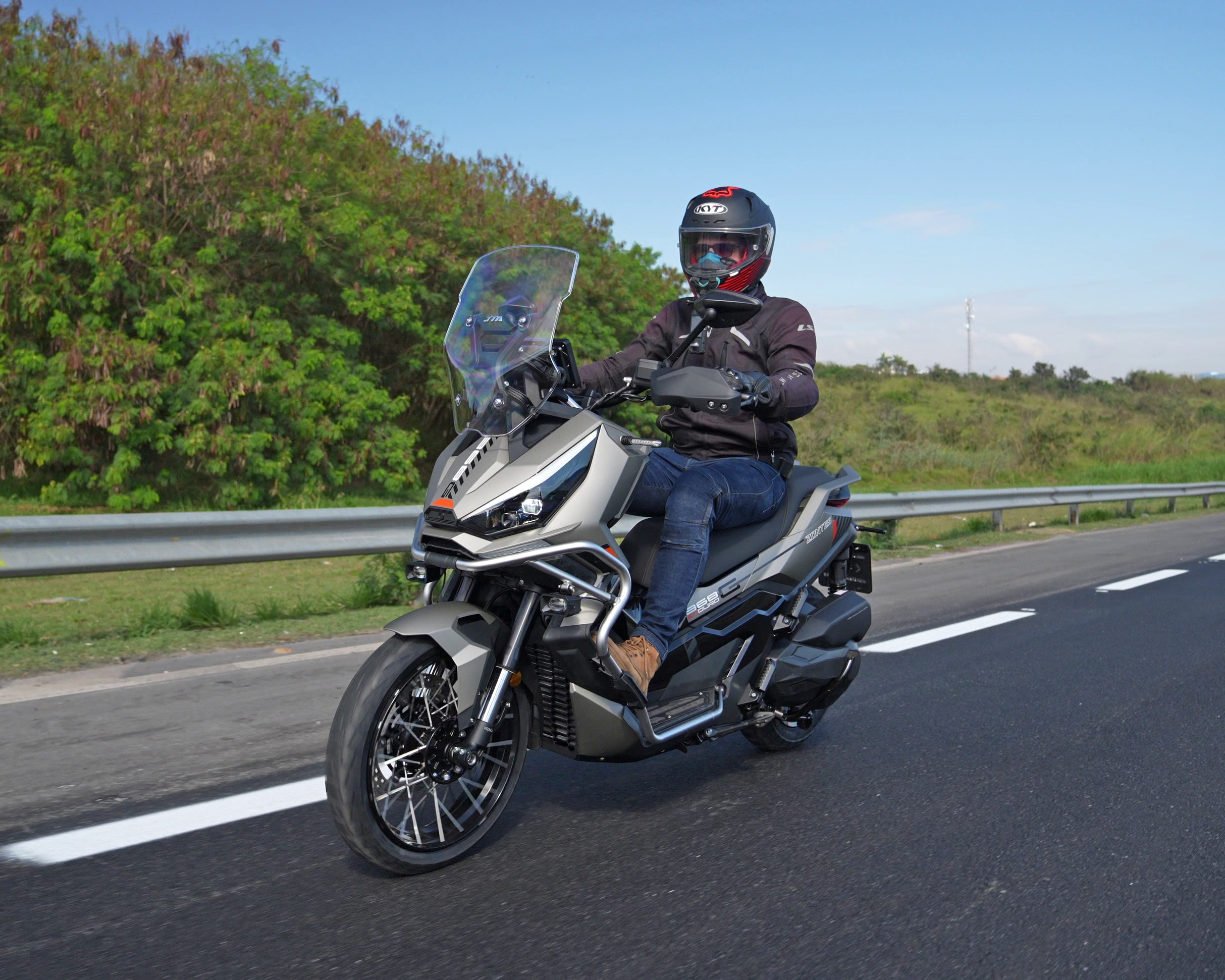 Zontes 368g supera a xmax em 3 pontos, mas cobra por isso 1 zontes 368g test ride 1