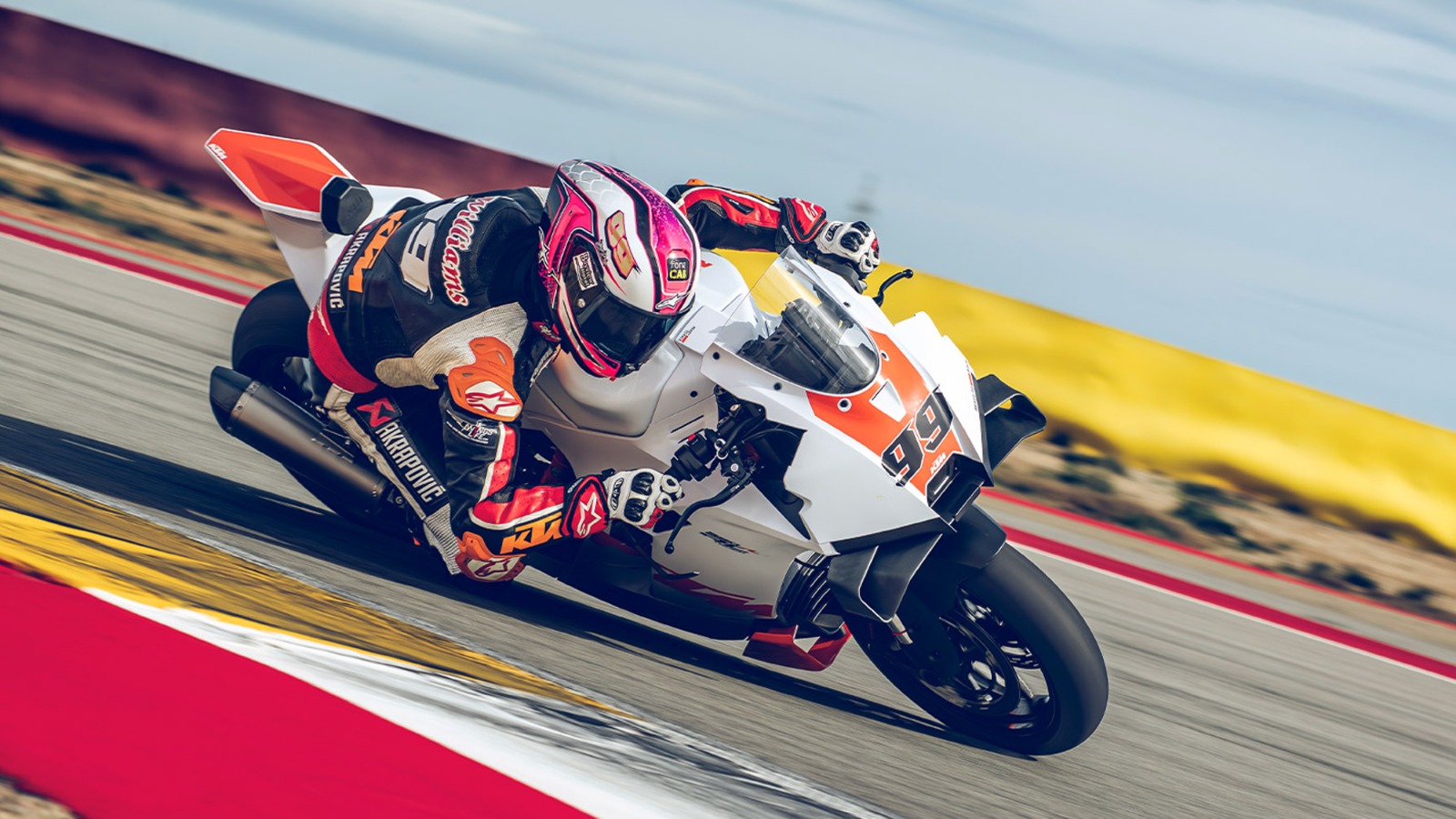 Moto de parceria entre KTM e Bajaj pode desbancar a Ibex em 2026 3 Inspirada pela MotoGP, KTM lançará novas esportivas ainda em 2026