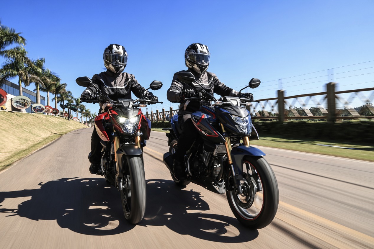 Honda CB 300 twister 2027 fica mais esportiva e ganha versão a R$ 26.880,00 1 A versão inédita Honda CB 300F Twister S se diferencia pela capa de rabeta em estilo monoposto e detalhes em vermelho nas rodas e suspensão - (Divulgação)