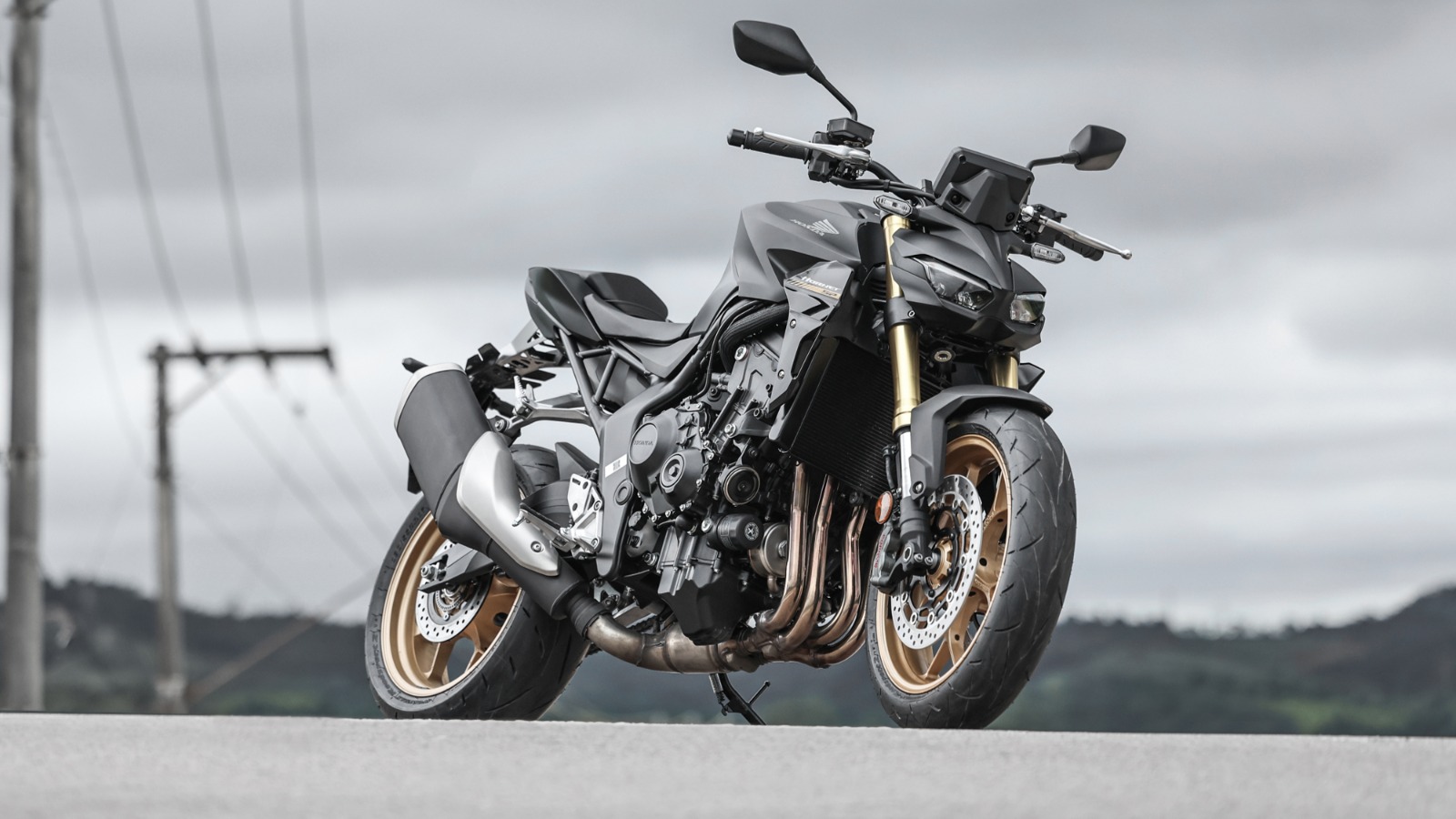 Duelo pesado! Honda CB 1000 Hornet precisará superar duas rivais no Brasil 2 Versão SP da Hornet traz freios Brembo e suspensão Öhlins para encarar as rivais japonesas.
