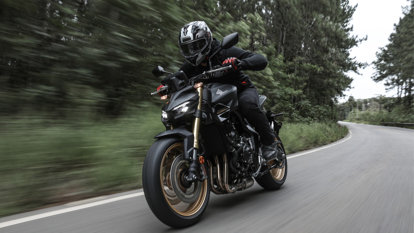 Honda CB 1000 Hornet 2027 chega ao Brasil em duas versões e com até 147 cv