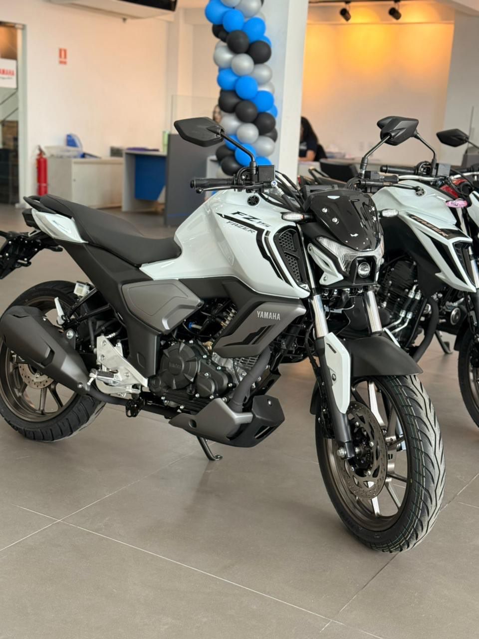 Vazou? Yamaha FZ-15 2027 deve ganhar novas cores e iluminação