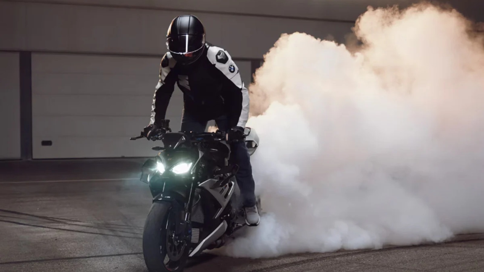 Fora do Brasil! BMW lança hypernaked de 210 cv com velocidade final de 280km/h