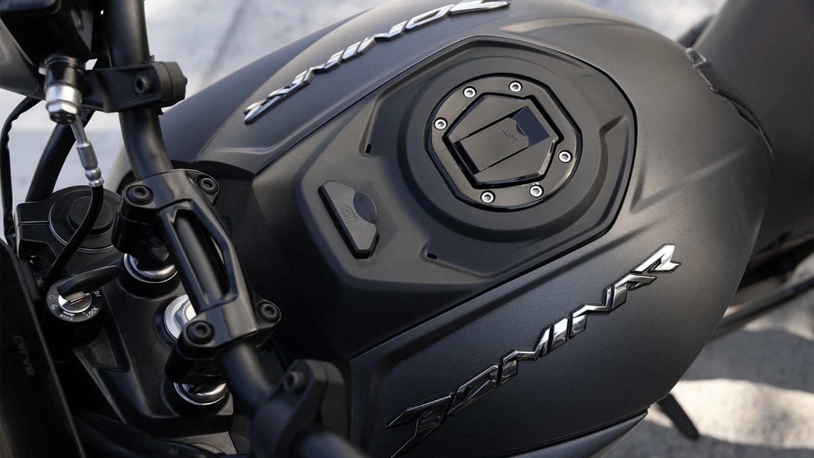Por R$ 28 mil, Bajaj com 373cc, 40cv de potência e tanque de 13 litros vale a pena?