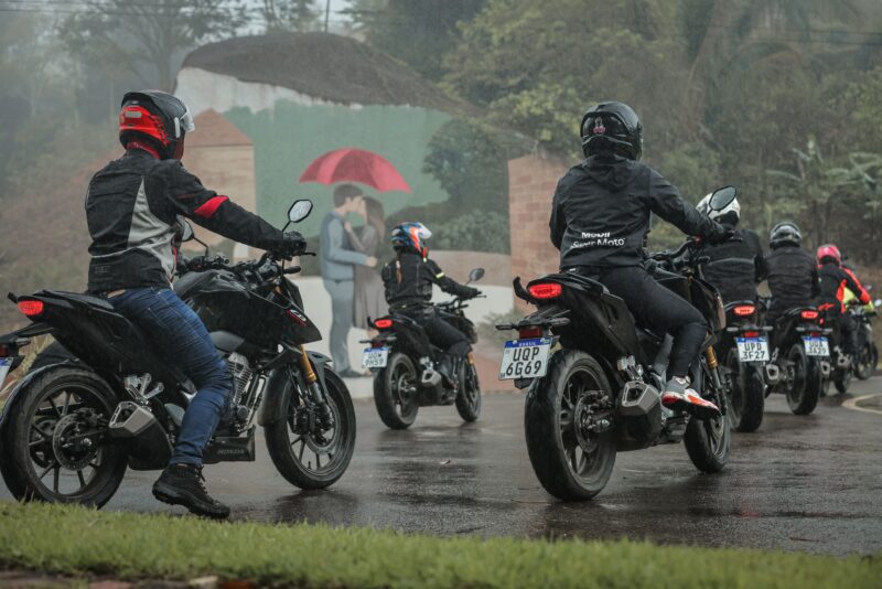 Por que ela ‘subiu de categoria’? Pilotamos a CB300F Twister 2027