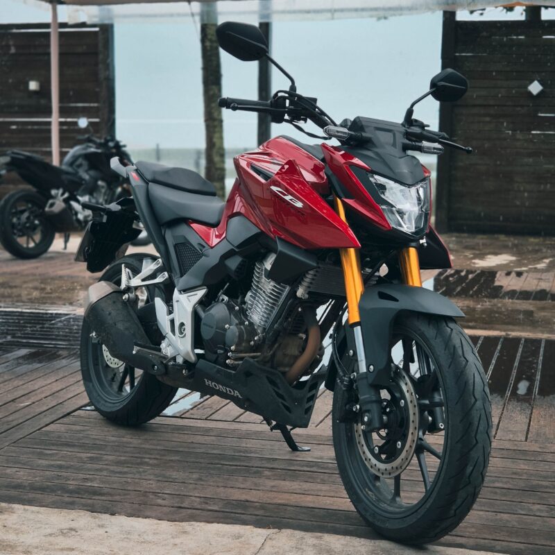 Por que ela ‘subiu de categoria’? Pilotamos a CB300F Twister 2027