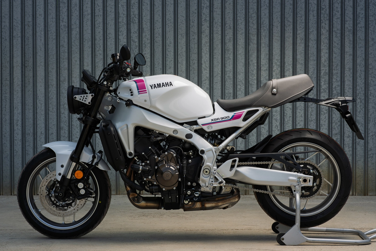 Faz parte da trend? Com visual anos 90, nova Yamaha parece ter vindo do ChatGPT