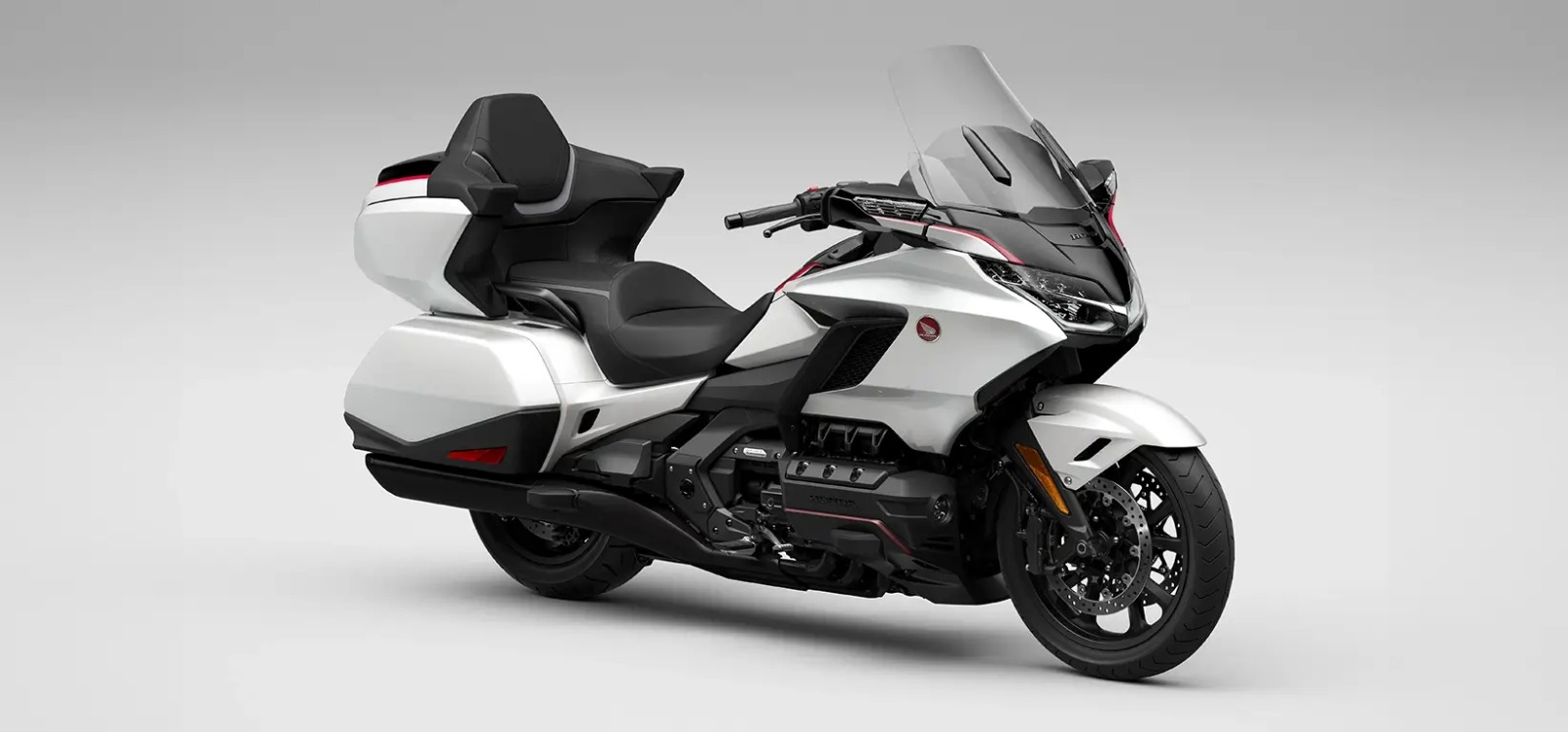Honda GL1800 Gold Wing Tour: gran turismo com motor de 6 cilindros custa a partir de R$ 304.450