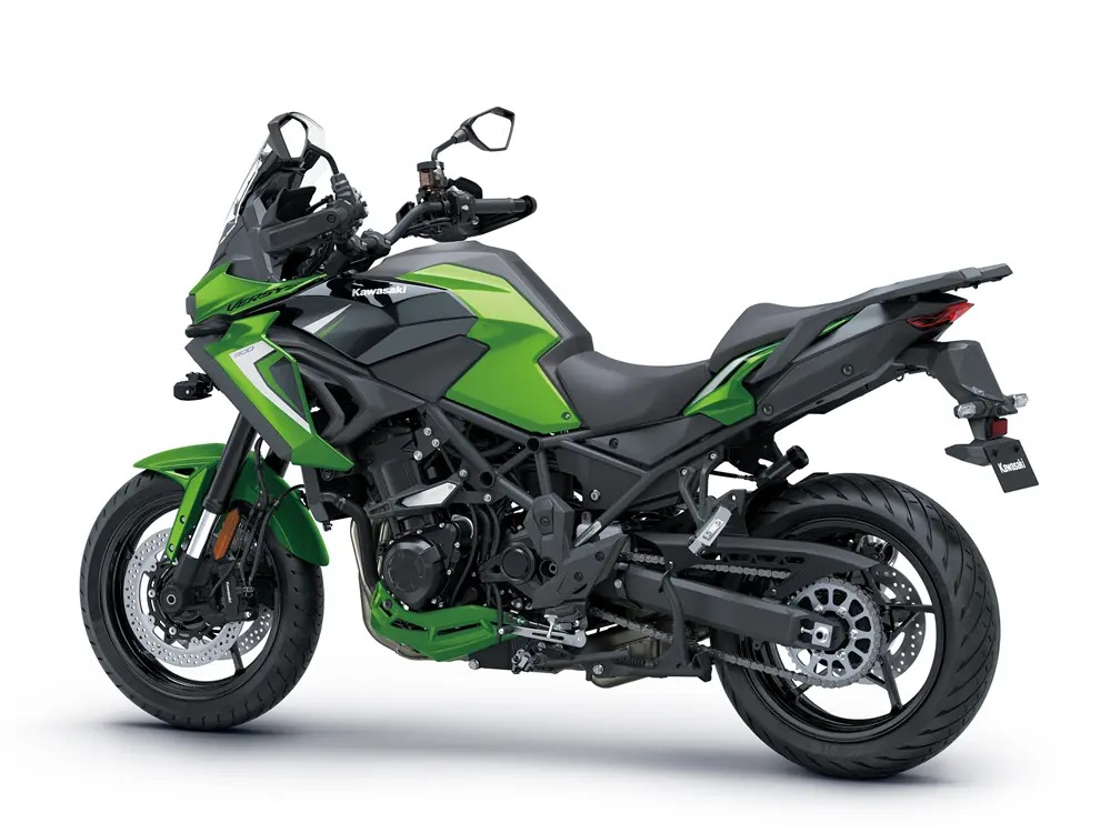 Kawasaki apresenta a Versys 900 com motor de 4 cilindros e sistema de radar