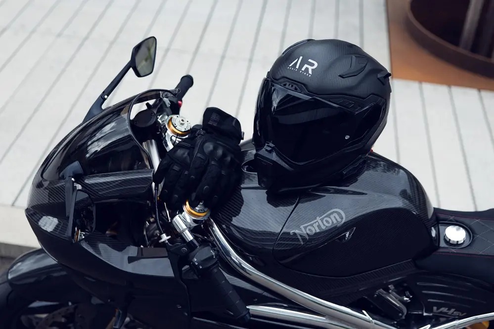 Por R$ 10 mil! Esse capacete tecnológico custa o preço de uma moto de entrada; o que tem de especial?