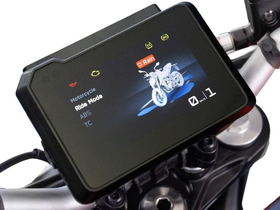 Quickshifter e modos de pilotagem: A naked KTM de entrada que virou “superbike” tecnológica