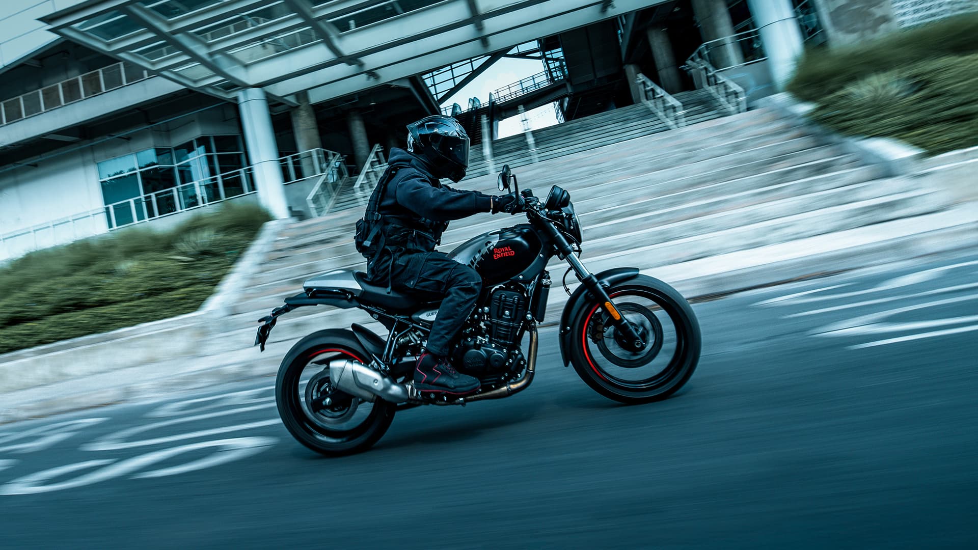 Royal Enfield Guerrilla 450 Apex: o que muda pra versão normal?