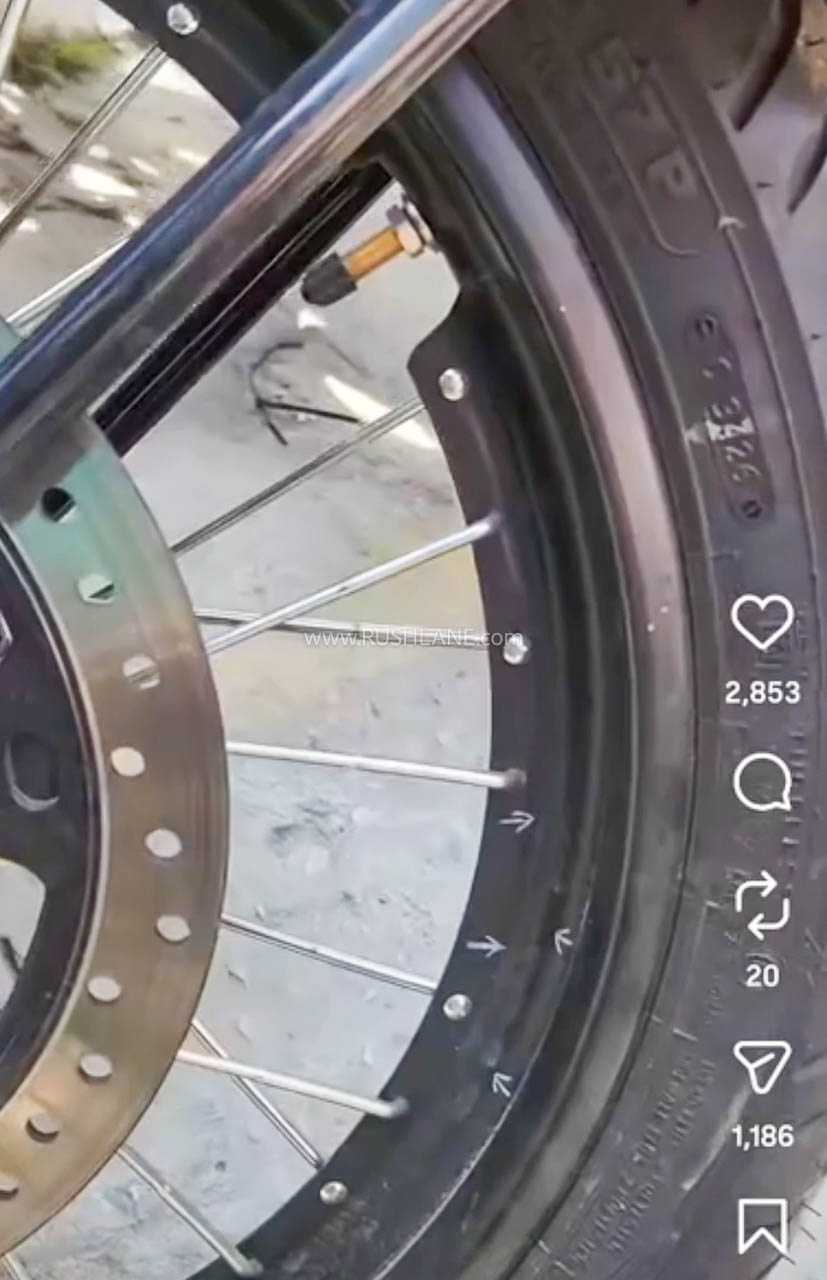 Royal Enfield Classic 350 é flagrada com pneus sem câmara