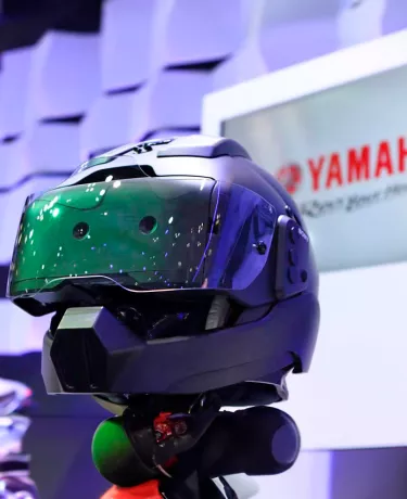 Melhor que Vision Pro? Yamaha terá capacete de moto com VR